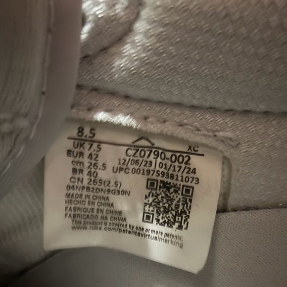Nike Air Jordan 1 Retro Low OG l Metallic Silver Size 8.5. comes with box main image 5